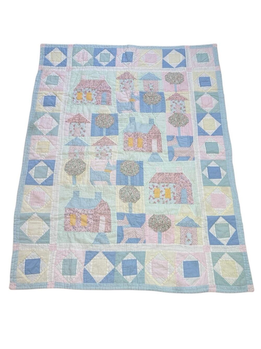 Vintage Handmade patchwork house pastel baby quilt 37” x 46.5”